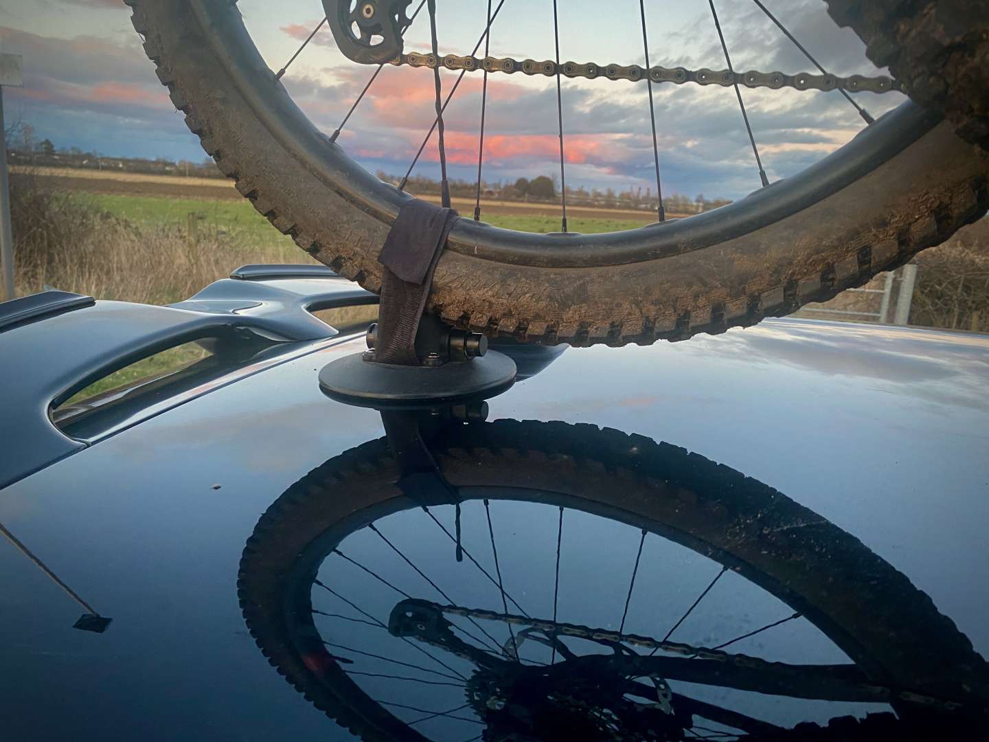 2025-03-11 MINI F56 bike rack suction SC Tallboy 00006.jpeg