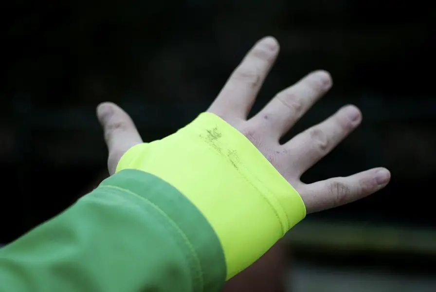 Bright extended cuffs come with thumb holes