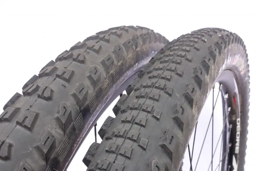 specialized tyre control casing carbon rim 650b tubeless 2bliss butcher slaughter dry rocky sun dust australia dharco