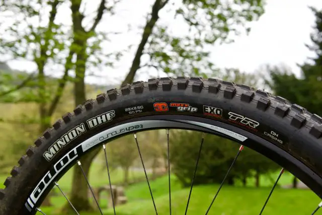 maxxis minion dhf 29in 29er downhill tyre tubeless