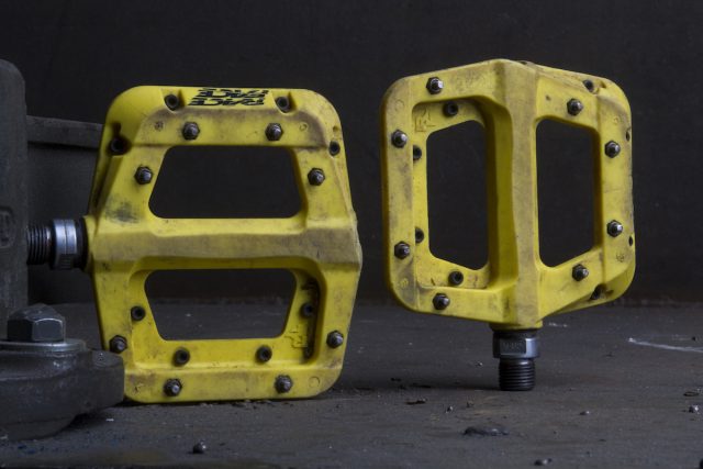 race face chester pedals issue 113 flat plastic