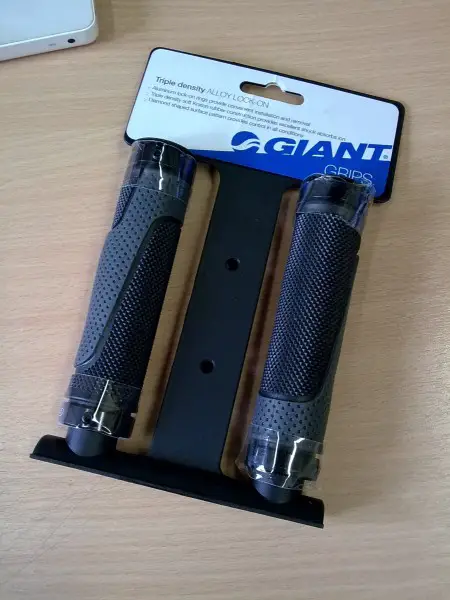 More bits from Giant. This time multi-panel multi-compound locking grips.