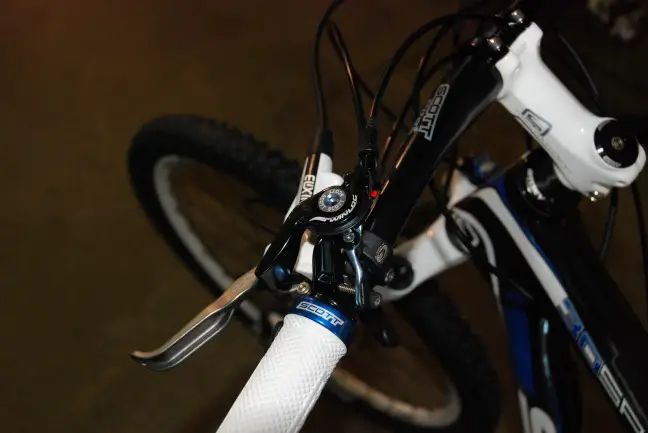 The new Tracklock lever. One click forward puts the rear shock in "traction" mode (less travel, firmer damping), clicking forward again locks out the rear AND the front fork.