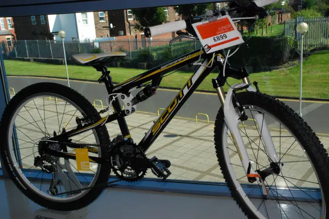 Something for the spoilt brats out there. The Scott Spark RC JR.