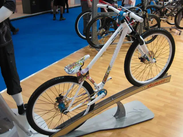 Specialized have their usual behemoth of a stand at the show. Here's their rather sweet dirtjump plaything.