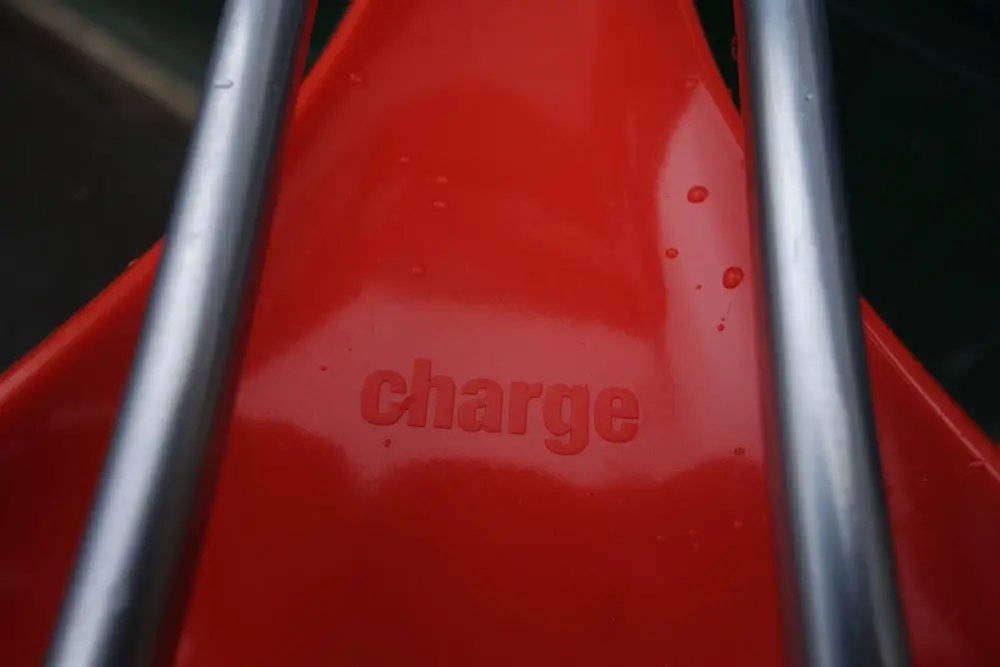 charge scoop saddle