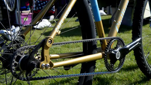 Singlespeed and belt-compatible dropouts