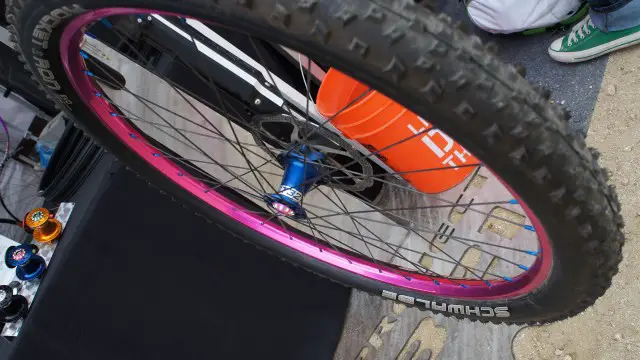 Black rims boring?  How 'bout some purple Notubes Crests?