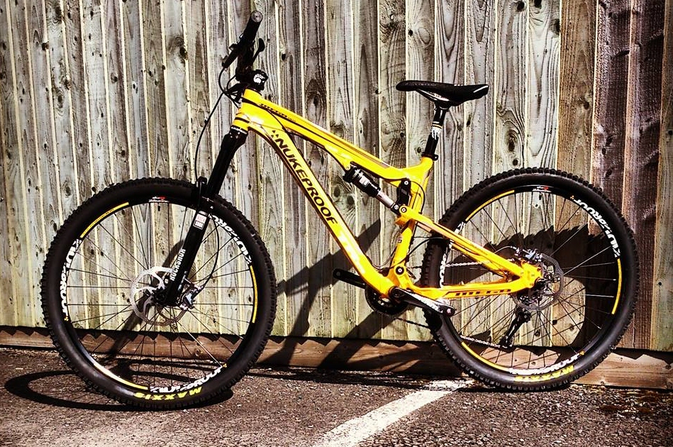 giant yellow mountain bike