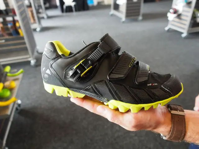 Enduro grip in an XC shoe style