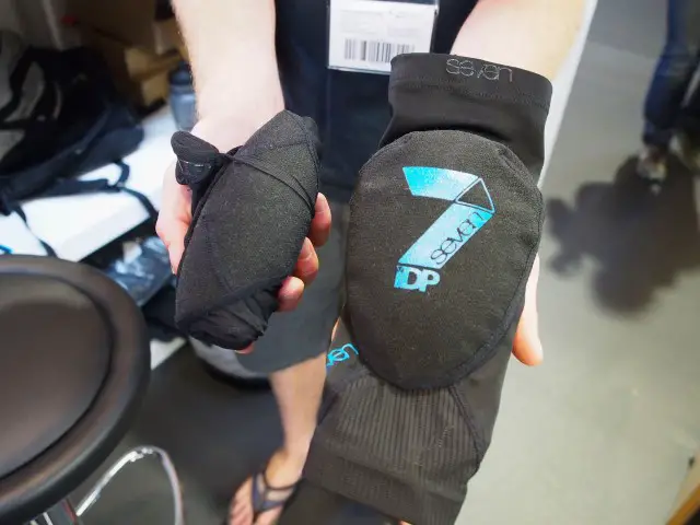dainese trail skins knee pads issue 109