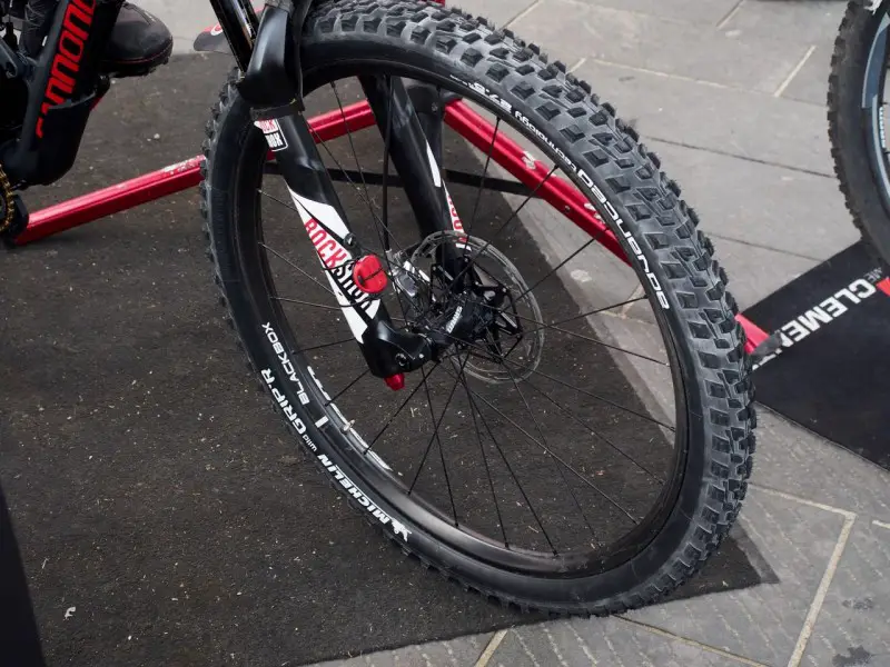 Jerome's also running a front Blackbox carbon rim, profile looks good