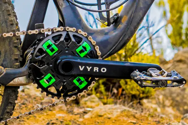 Vyro-AmEn1_2x-two-speed-self-shifting-crankset_gearbox-alternative_11_crank-on-the-trail-600x400
