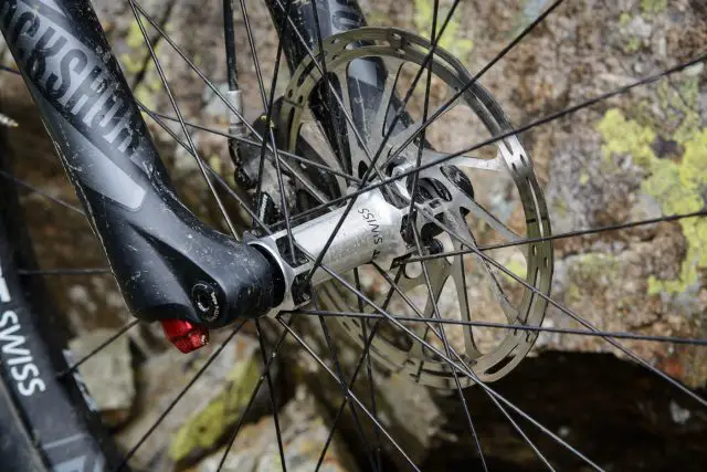 Bolt through and boosted hubs from DT Swiss at the front and back give impressive stiffness