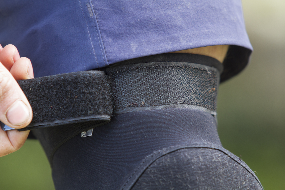 Review Bluegrass Eagle Crossbill Knee Pads Singletrack World Magazine