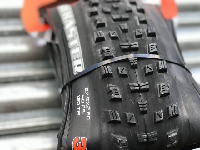 maxxis forekaster 2.6in tyre