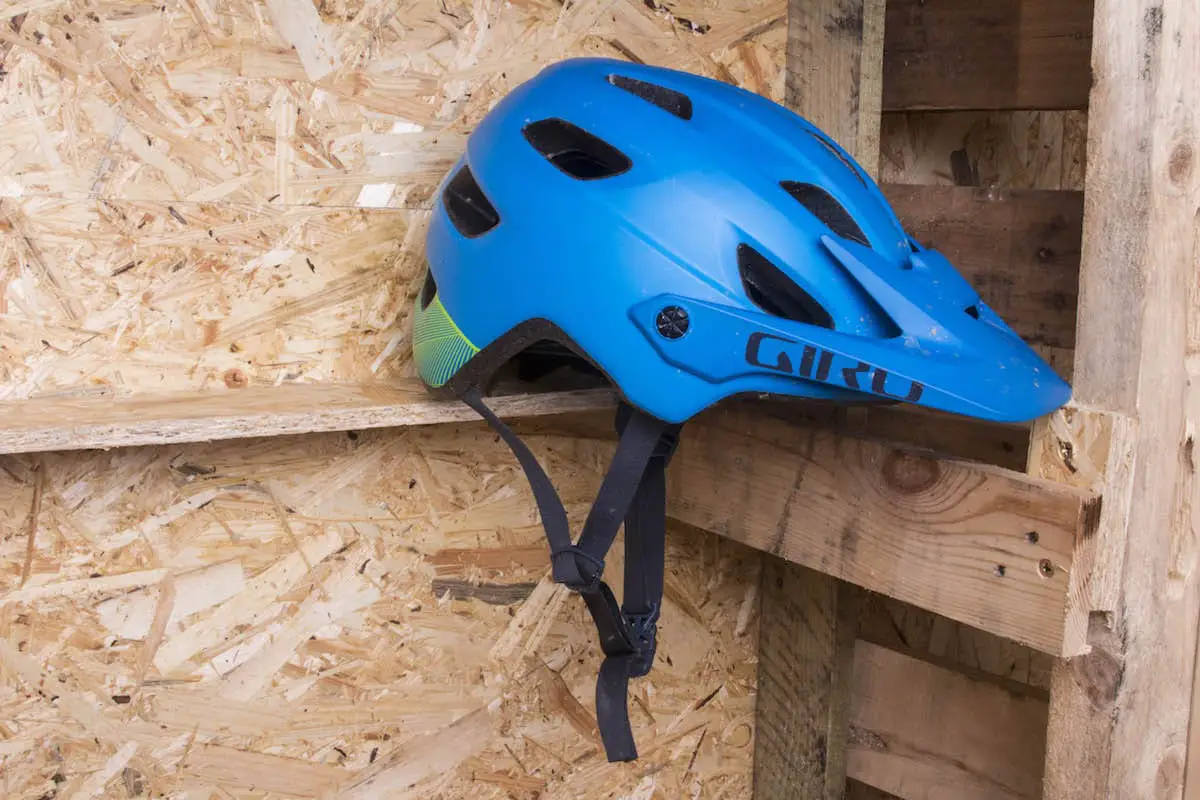 giro chronicle helmet mips