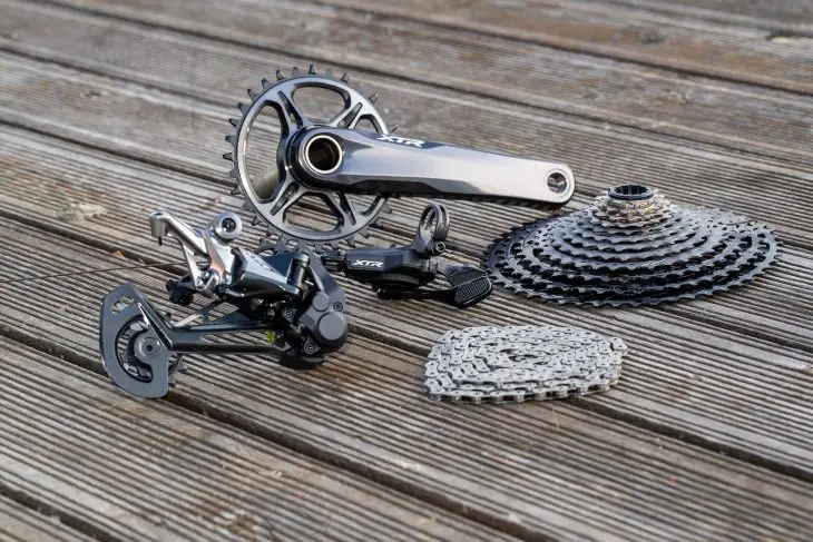First Ride Review: Quiet hubs and smooth shifting – Shimano is BACK with new XTR!