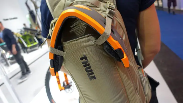 thule raid backpack hydration