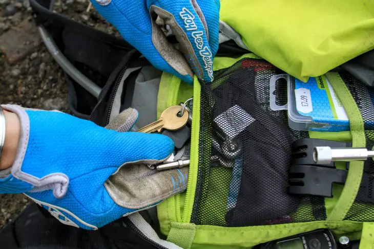 thule vital 8 hydration backpack wil keys tools
