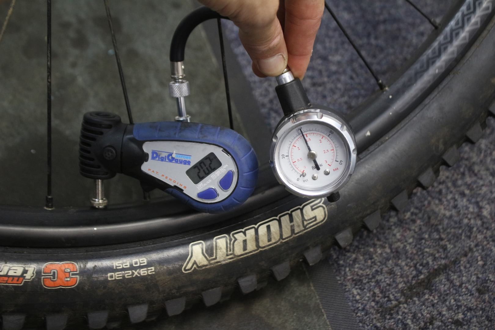 mtb digital tire pressure gauge