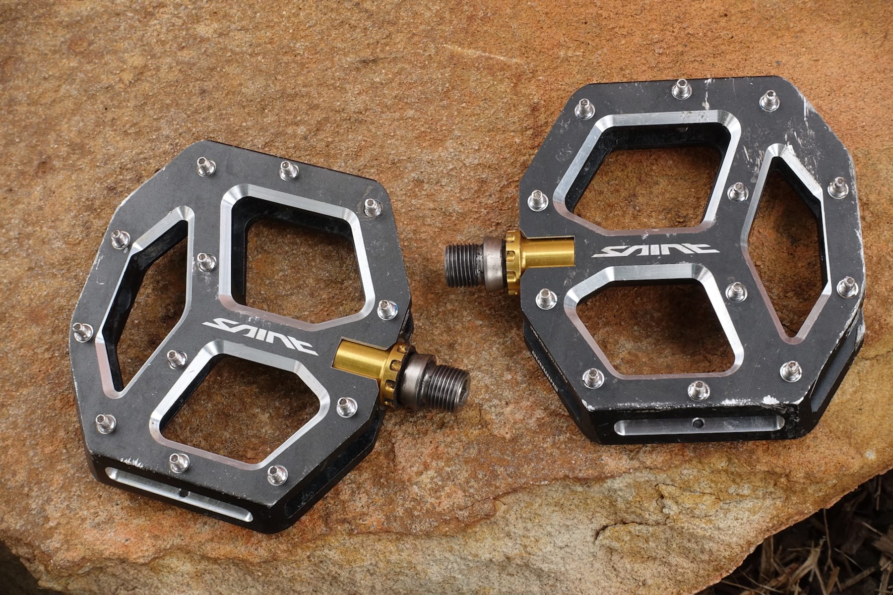 Privilegium Billy Perioperativ periode Review | Shimano goes for mega bearing durability with the tough-as Saint  M828 flat pedals - Singletrack World Magazine