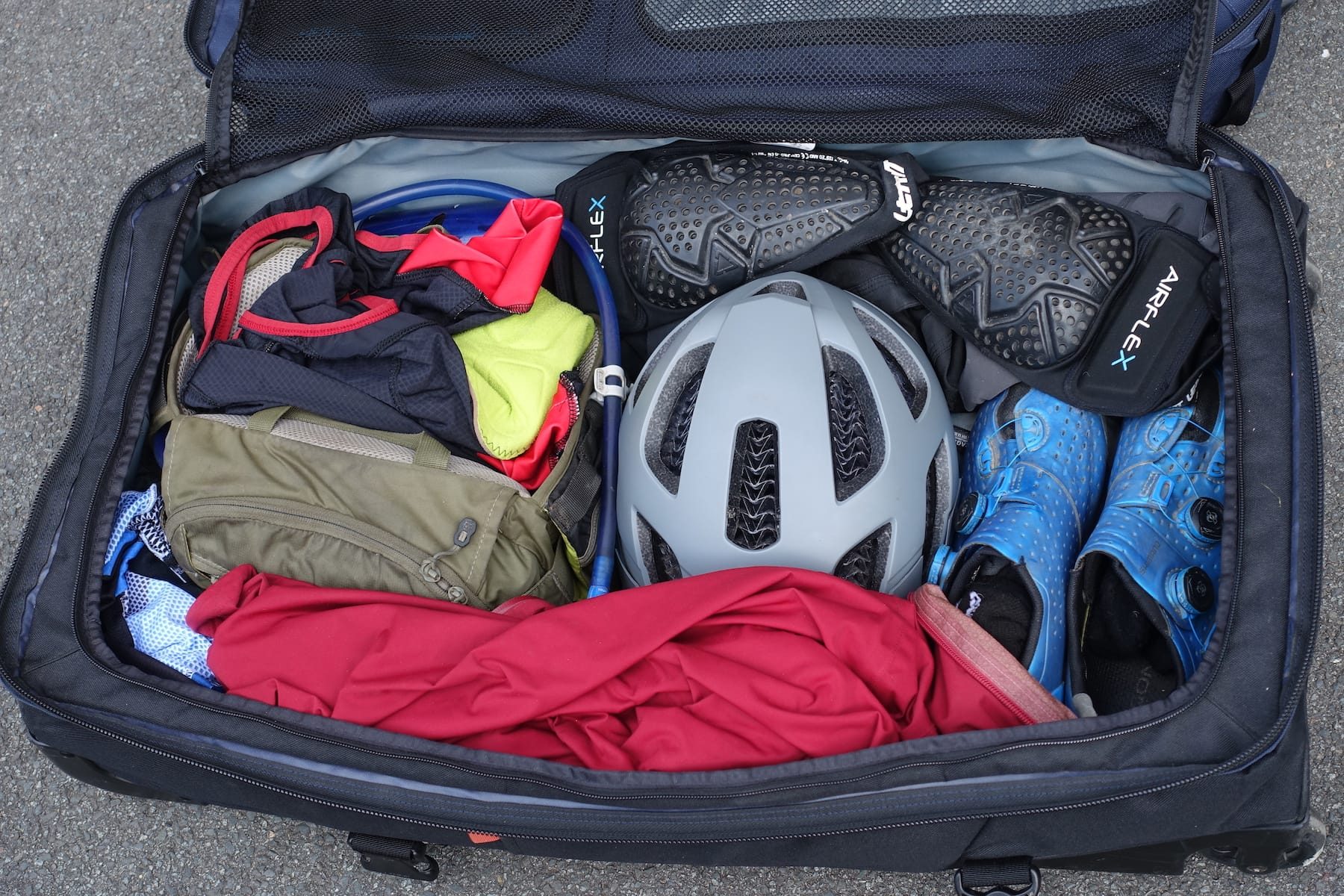 dakine bag luggage shoes helmet knee pads apparel travel