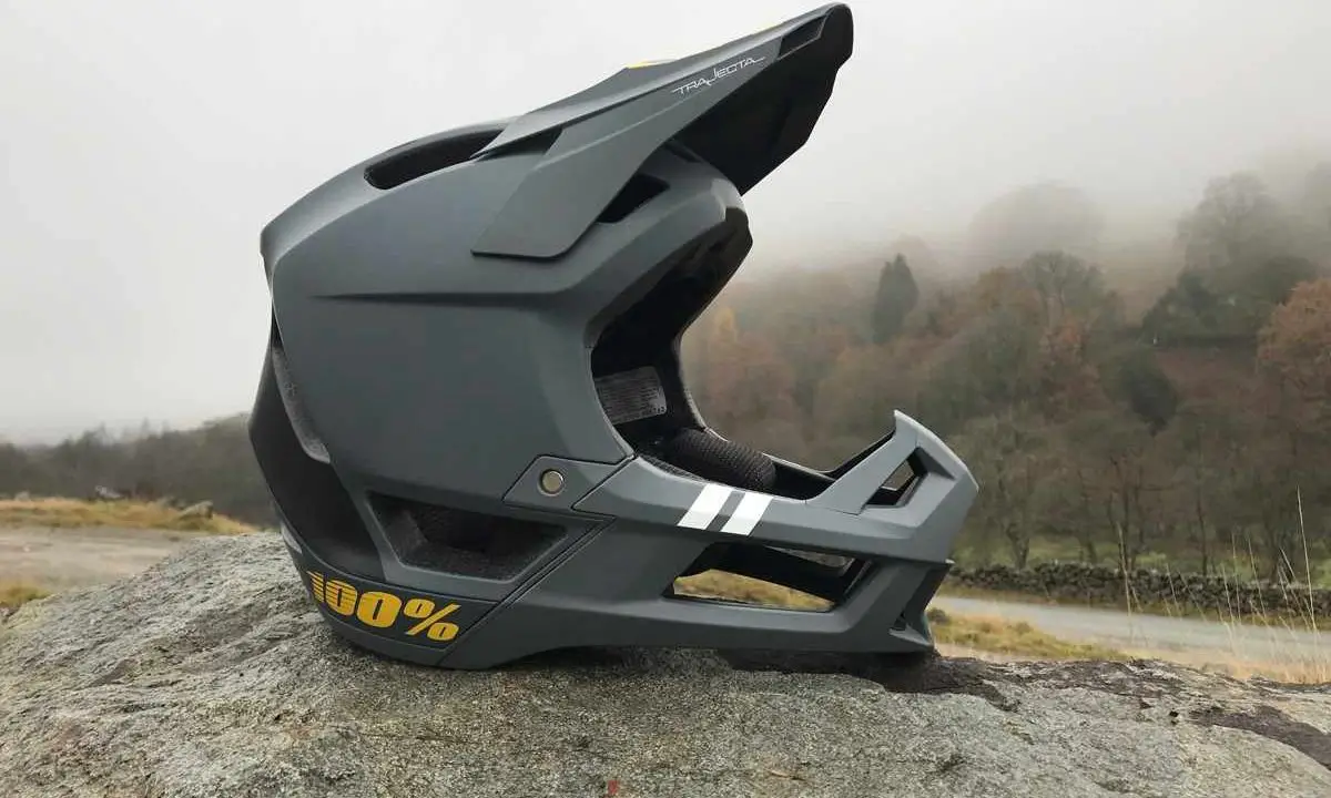 full face trail helmet light weight 100% Trajecta