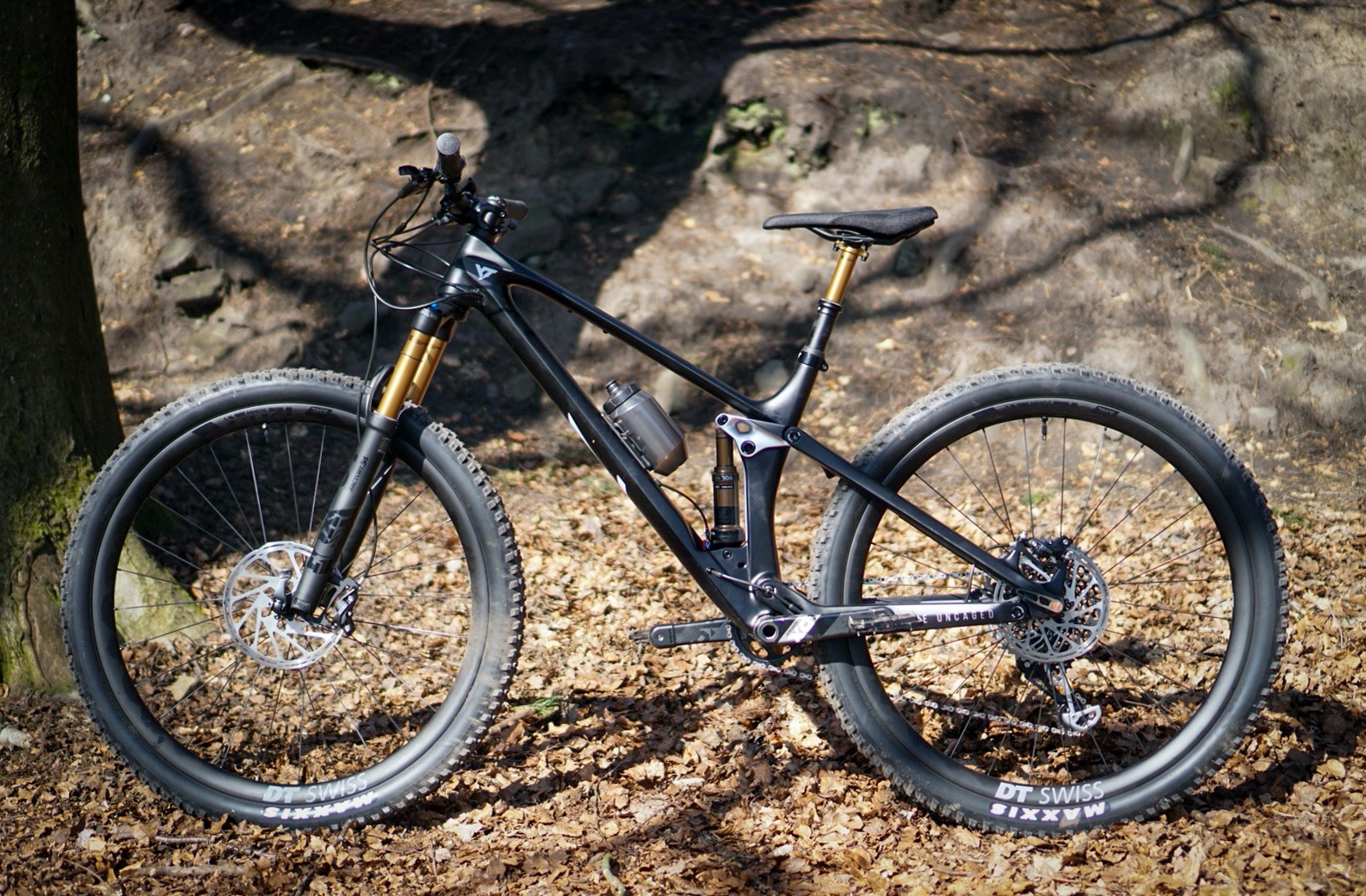 YT IZZO Pro Race First Look