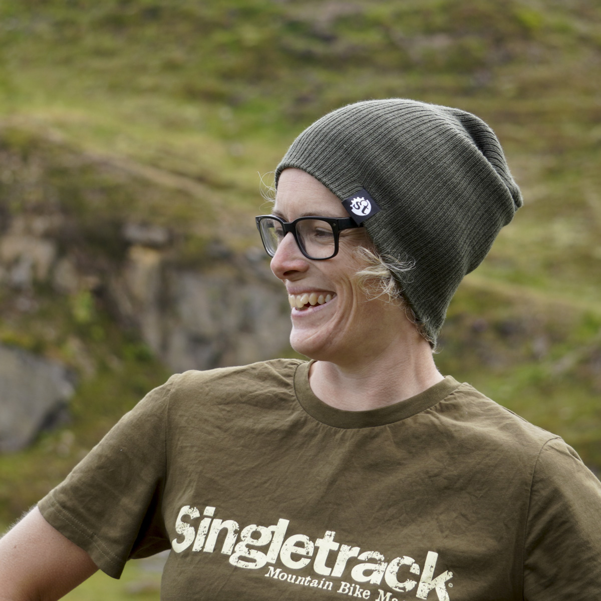 singletrack slouch beanie olive