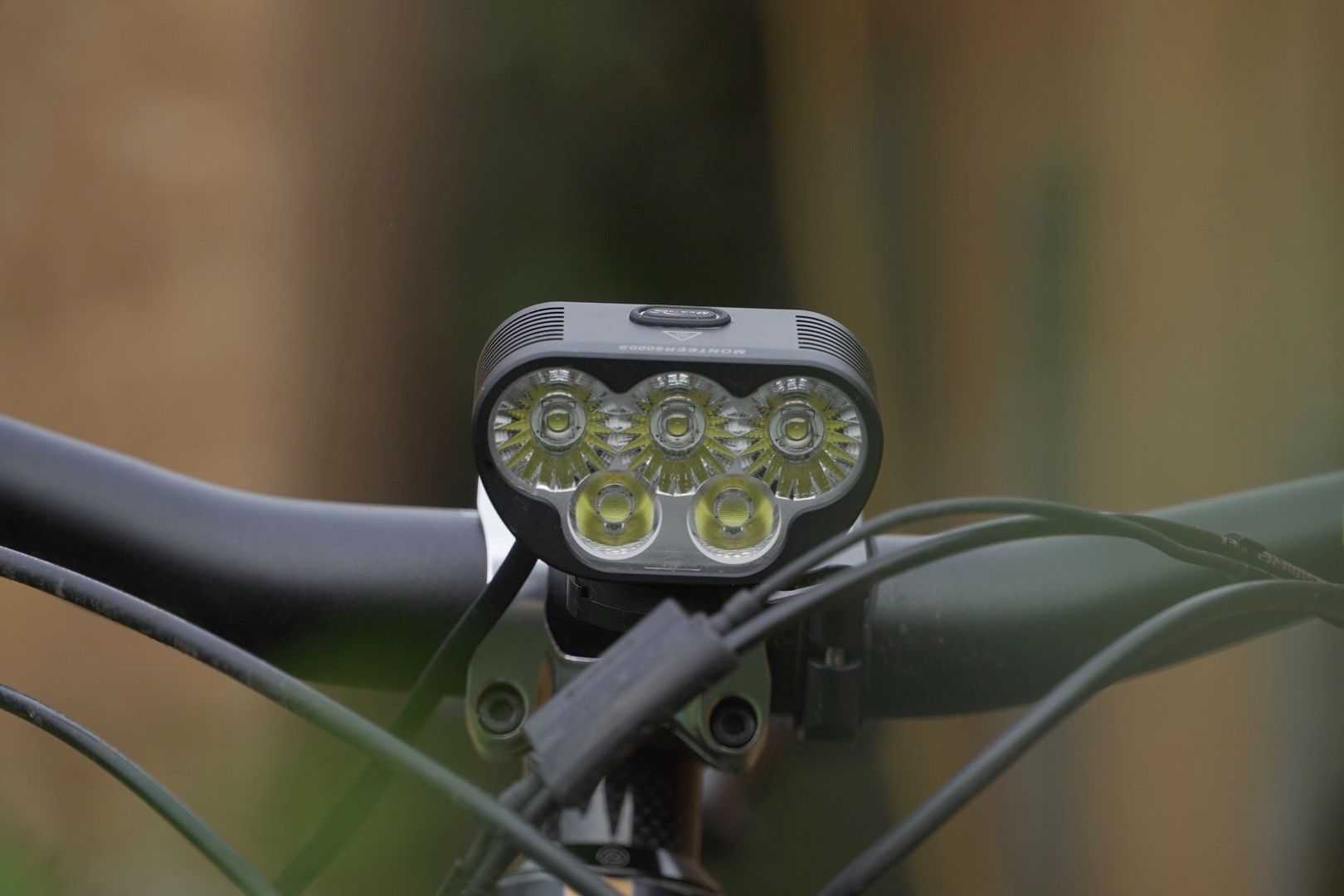 8000 Lumens with a wireless control - Magicshine Monteer 8000S V2 Mountain  Bike Headlight Review 