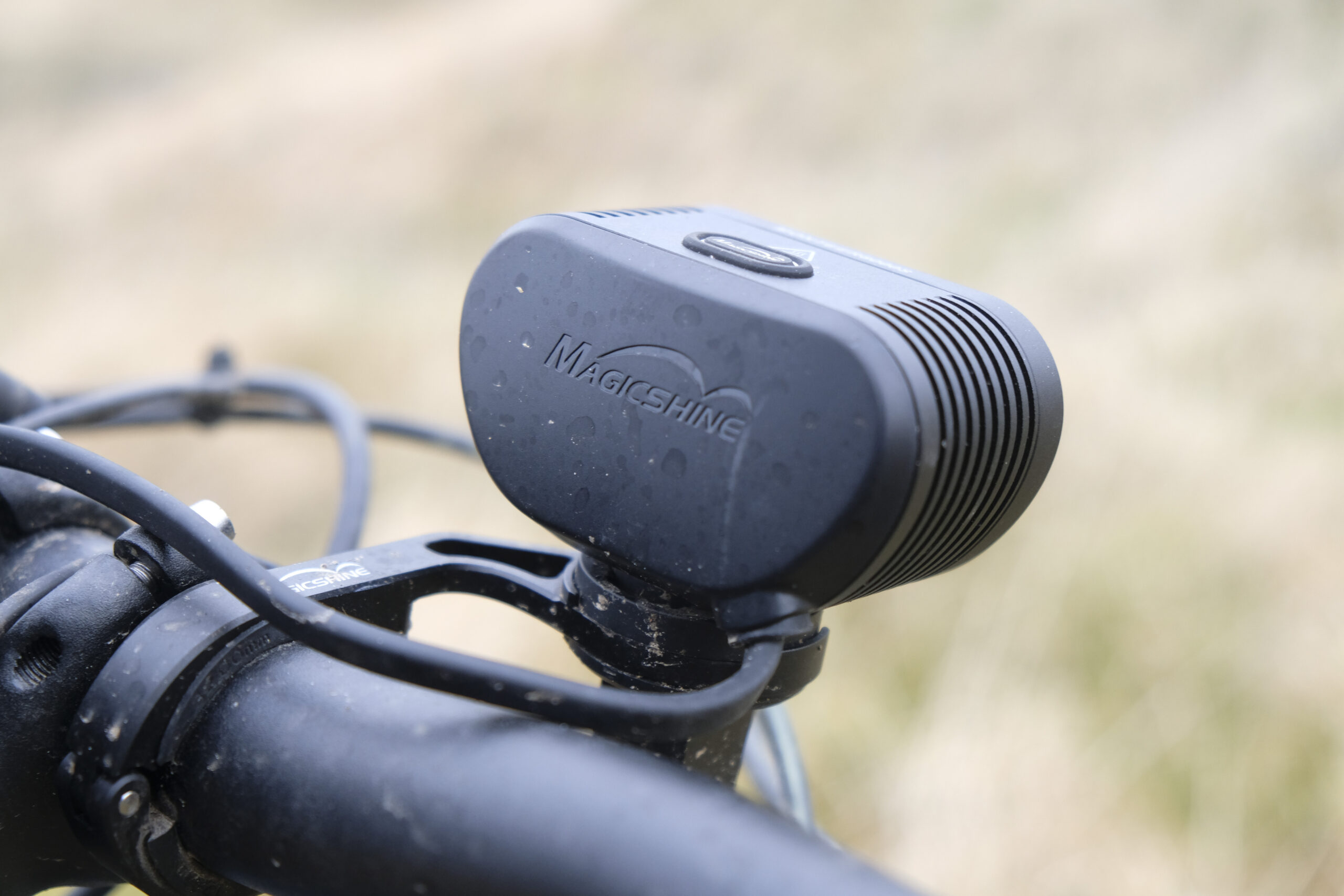 8000 Lumens with a wireless control - Magicshine Monteer 8000S V2 Mountain  Bike Headlight Review 