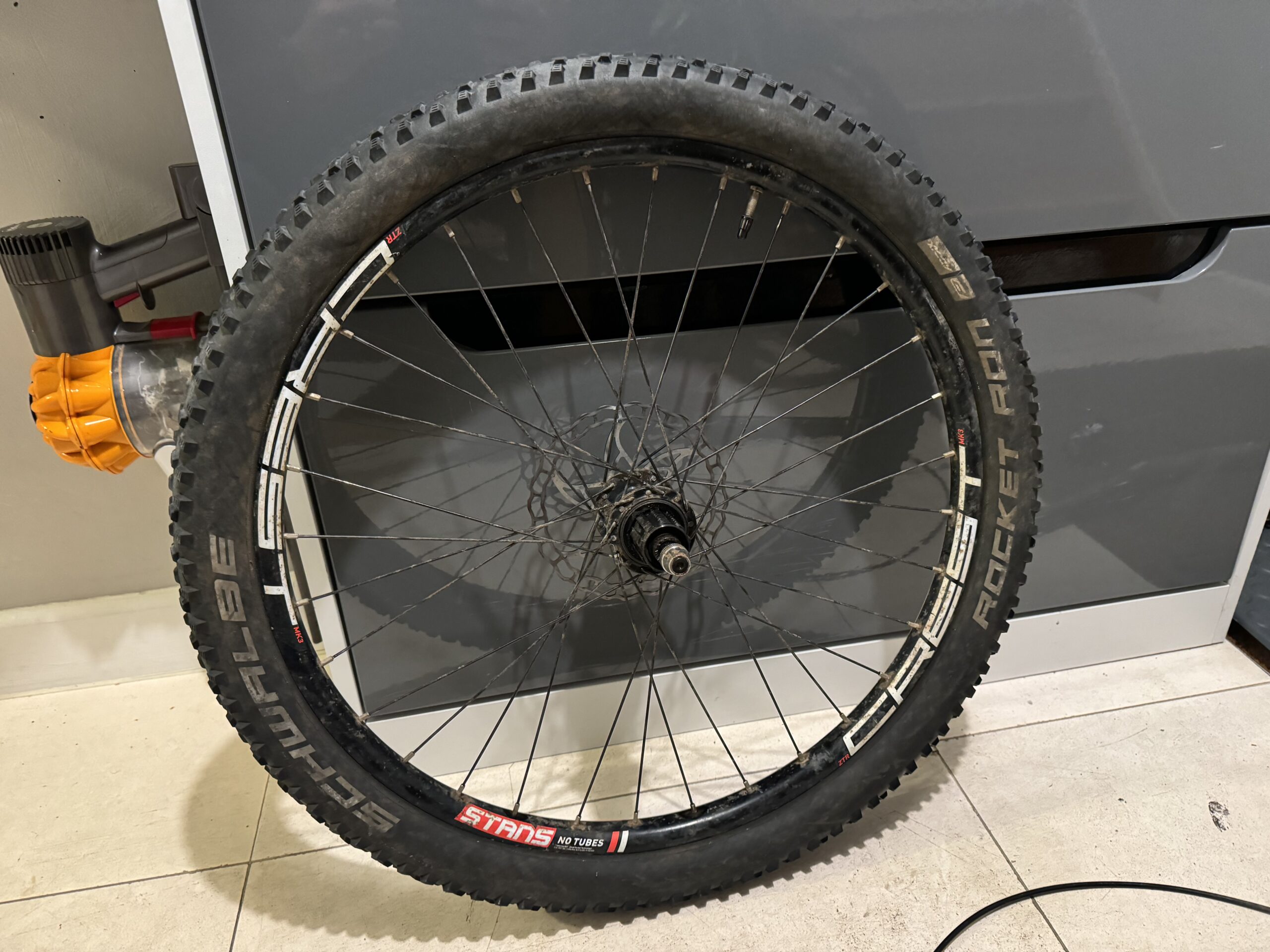 Exceptional 24" kids wheels with Stans ZTR Crest mk3 rims Singletrack