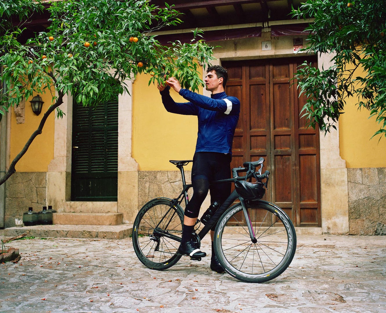 Our 5 favourite things to keep in Rapha's new Core Cargo shorts (plus a ...