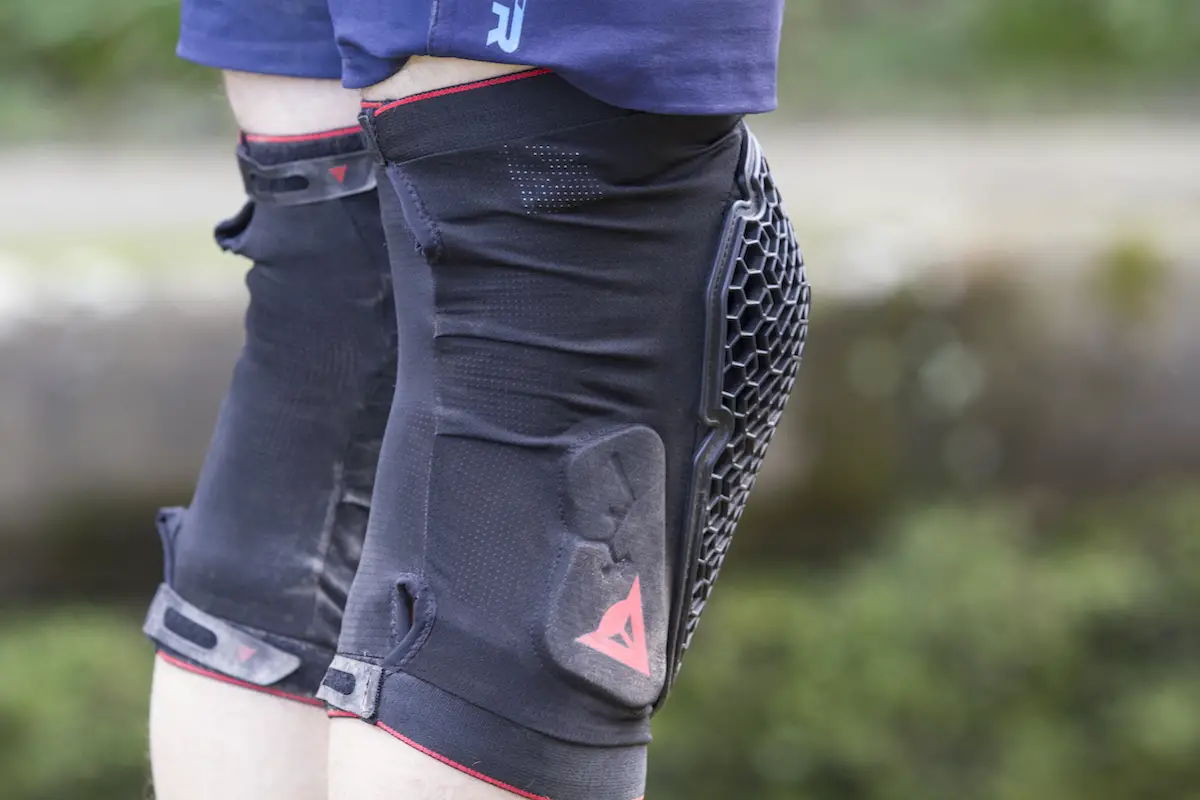 Review: Dainese Trail Skins 2 Knee Pads - Winner Most Breathable ...