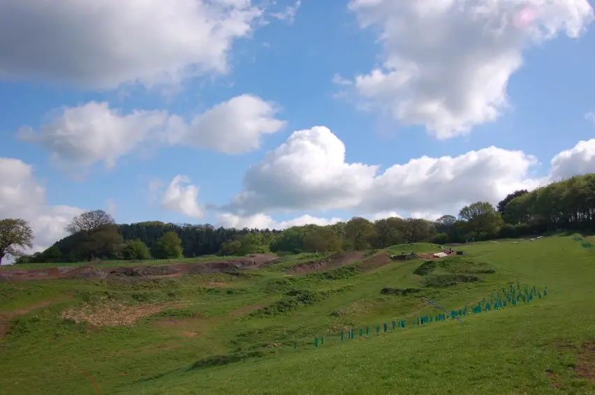 blue skies over hale superbole