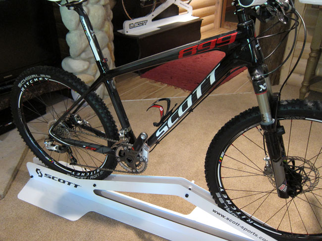 Scott 2011 – Scale 949 29er and Scale 899 26er.