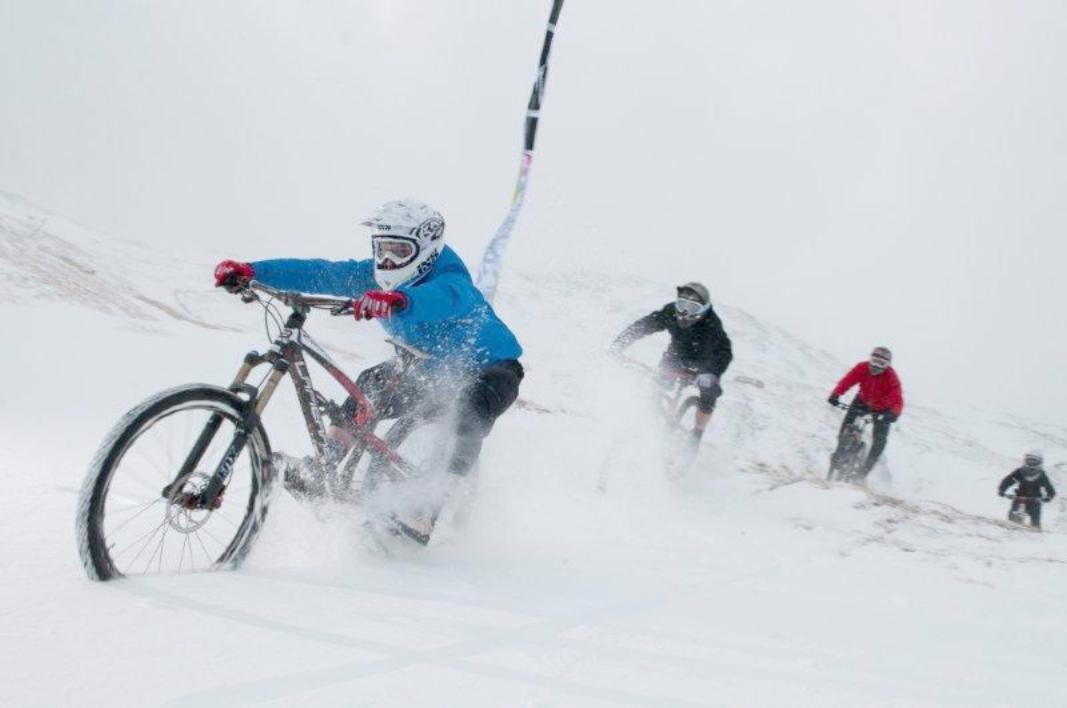 iXS MacAvalanche Promo Video