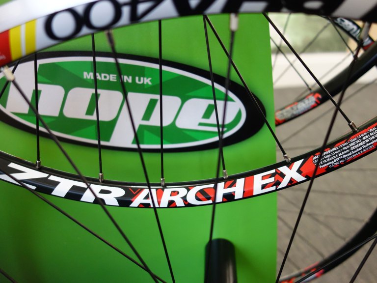 Core Bike 2013: Hope Handlebars, Hoops, Grips and PFBBs