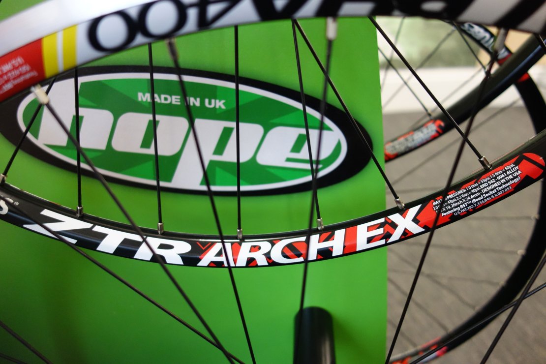 Core Bike 2013: Hope Handlebars, Hoops, Grips and PFBBs