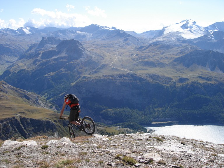 Two teams race Strathpuffer as tribute to lost friends