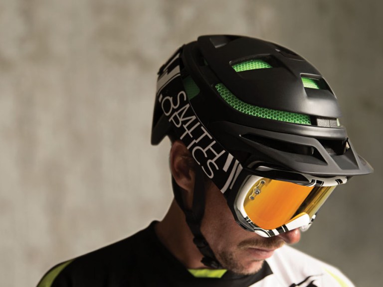 Smith move to the Forefront with straw-tech helmet