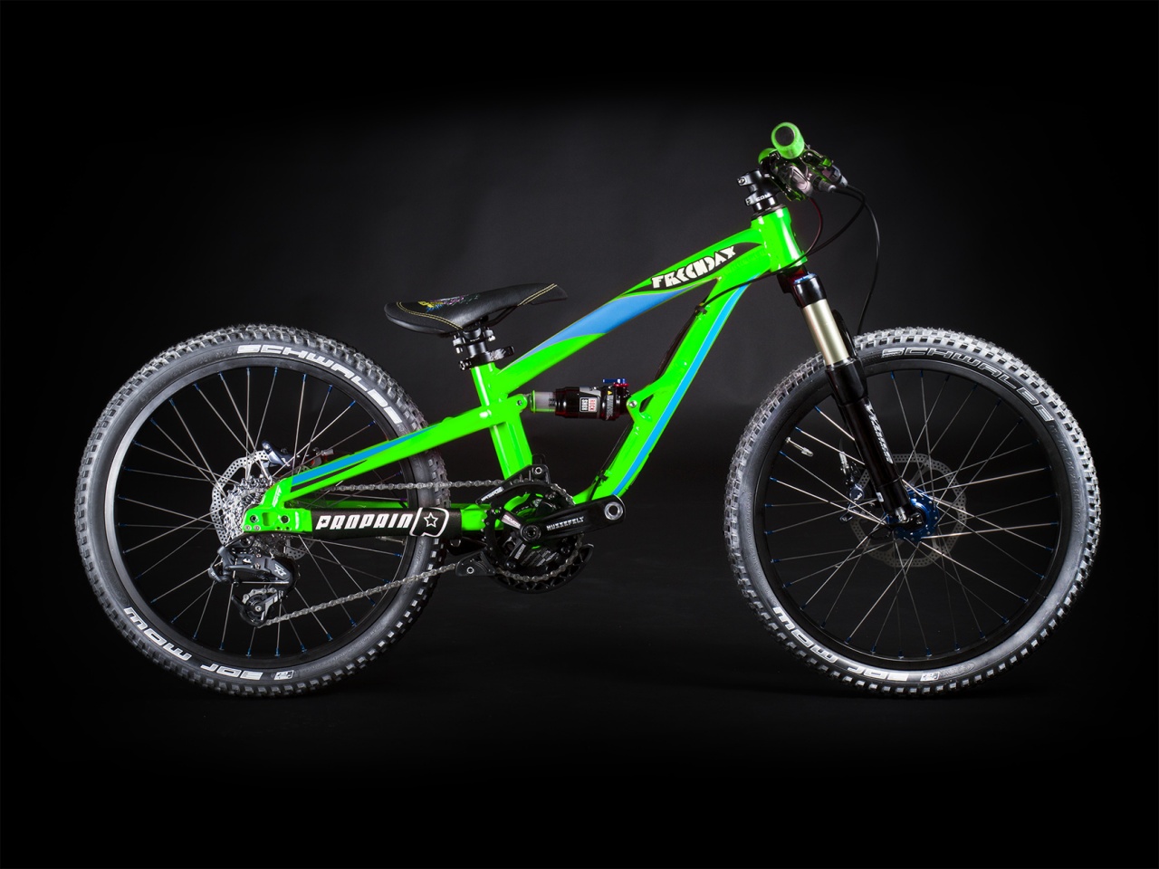 Tiny full sussers for little German shredders