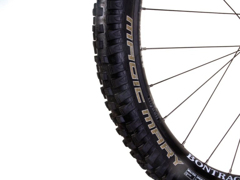 Schwalbe Magic Mary 27.5 x 2.35