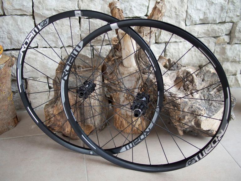 SRAM introduce Roam 40 and 30 wheels