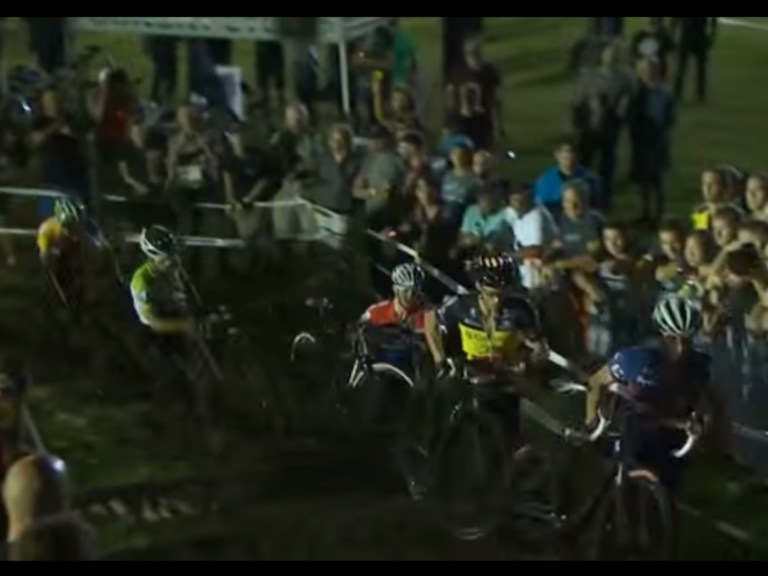 Video: Cross vegas – final two laps mens race plus a snapshot of the ladies racing