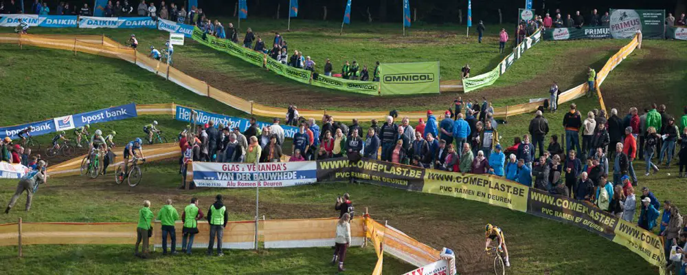 Nikki Harris leads the women's race in the second lap. She was in contention for the win until she snapped her chain and having to run to the pits ruined her chances to finish at the top of the field.