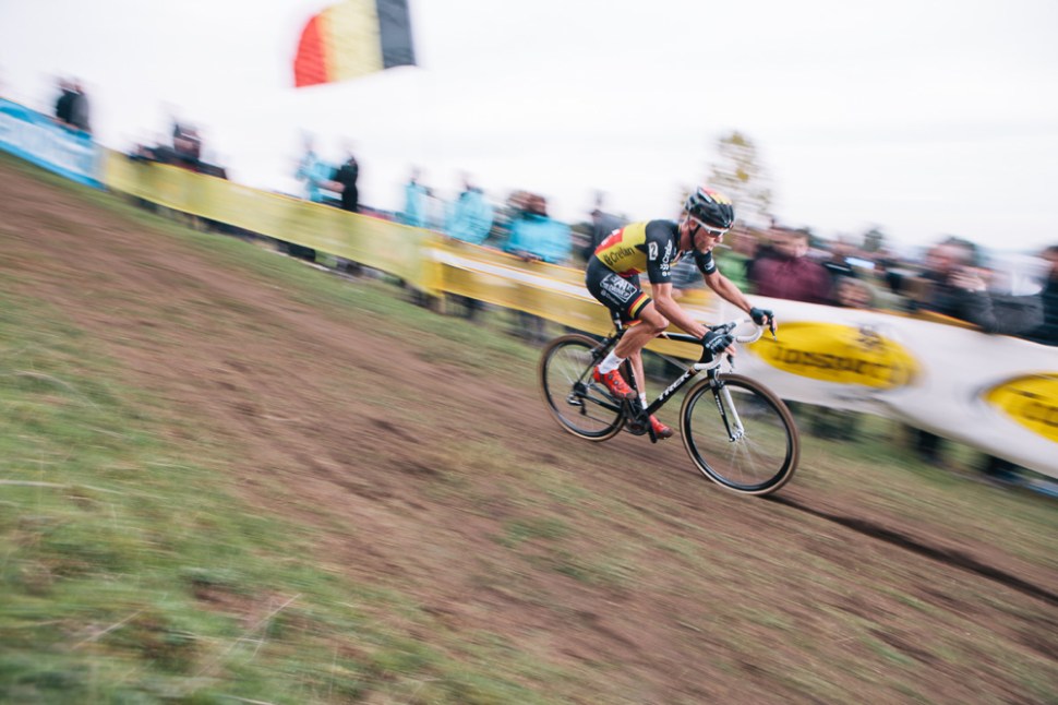 Sven Nys pulled away from the start of the race and kept a sizeable gap between him and a six-strong chasing group behind him.