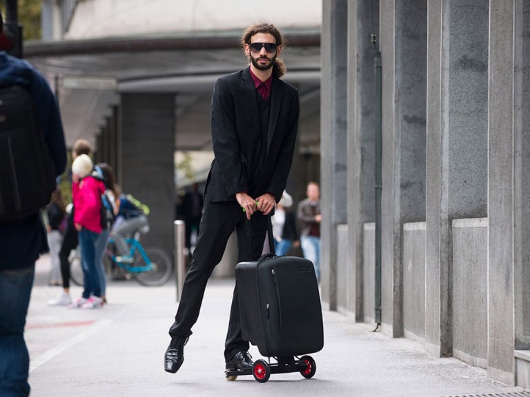 Luggage-mounted scooter: Kick Smarter?
