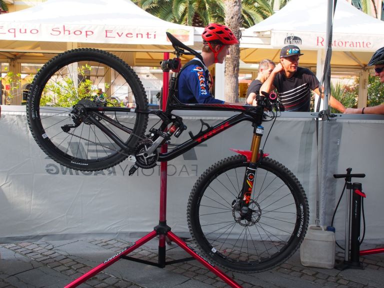 EWS Finale Pro Bikes – Tracy Moseley’s Trek Remedy